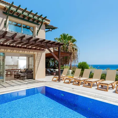 Artisan Seafront - Treehouse * Protaras