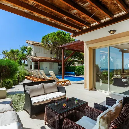 Artisan Seafront - Treehouse Villa