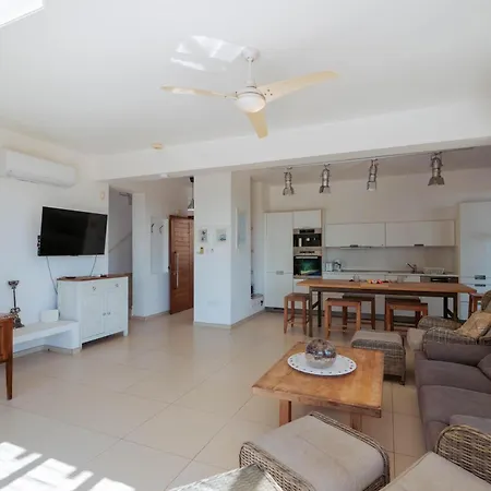 Artisan Seafront - Treehouse * Protaras