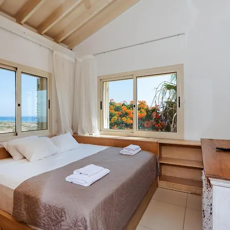 Artisan Seafront - Treehouse