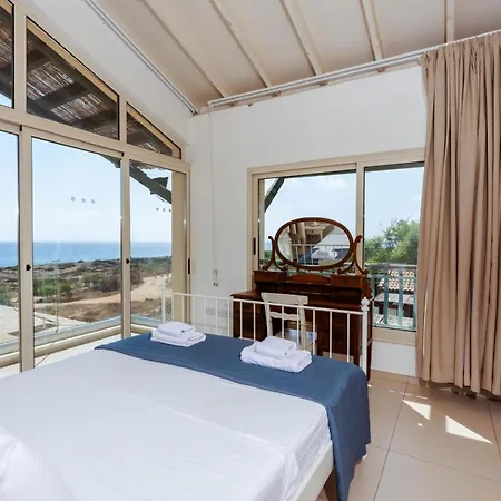 Artisan Seafront - Treehouse Protaras