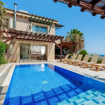 Artisan Seafront - Treehouse Protaras